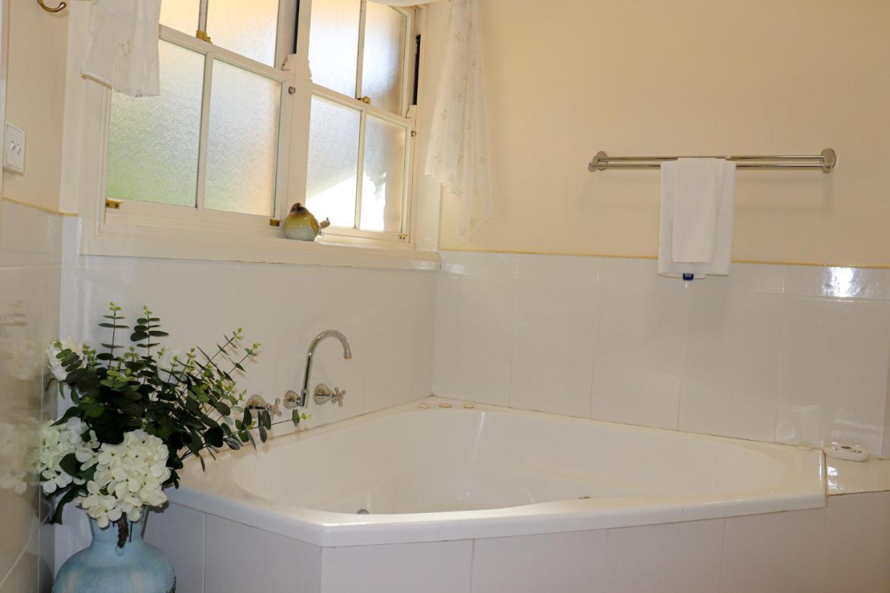 Plumes Boutique Bed & Breakfast Tamworth Bagian luar foto