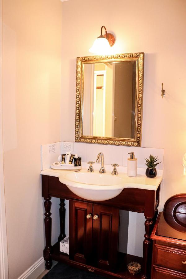 Plumes Boutique Bed & Breakfast Tamworth Bagian luar foto