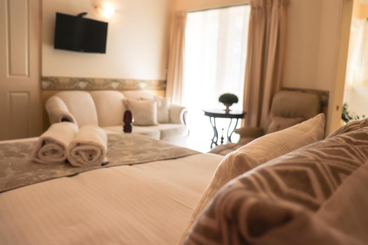 Plumes Boutique Bed & Breakfast Tamworth Bagian luar foto