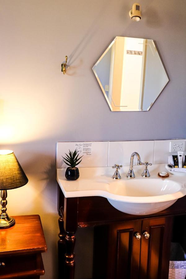 Plumes Boutique Bed & Breakfast Tamworth Bagian luar foto