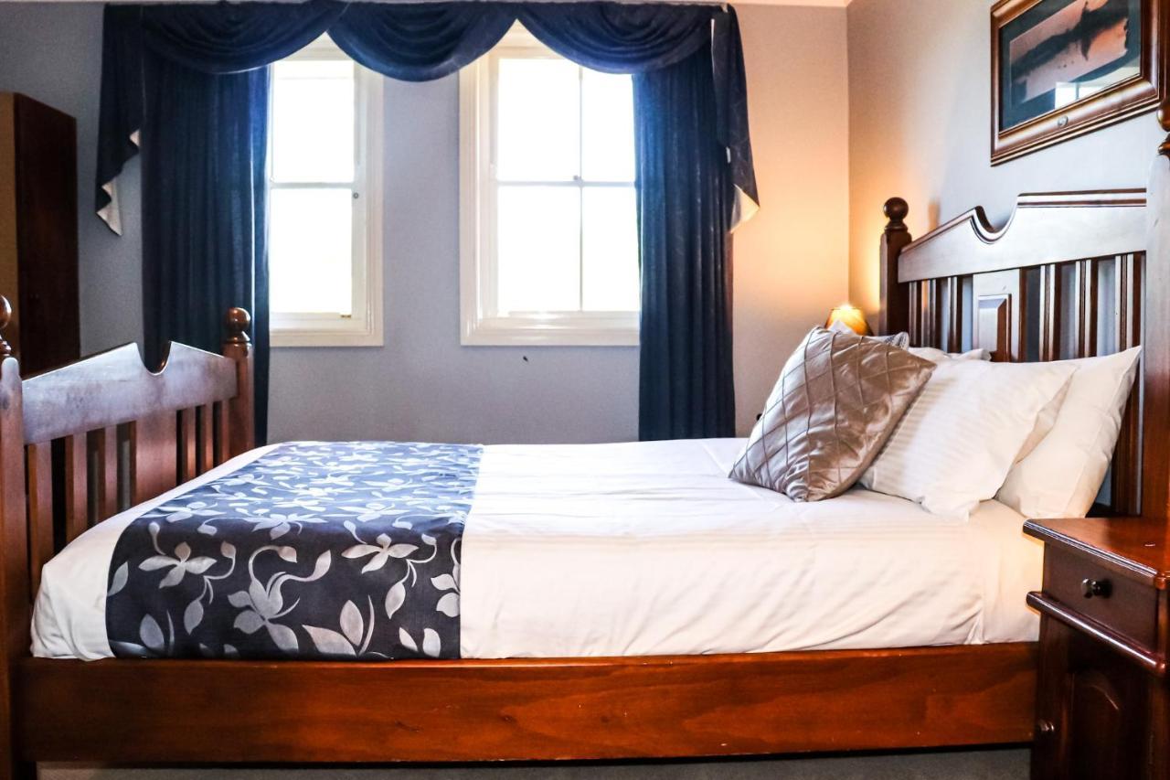 Plumes Boutique Bed & Breakfast Tamworth Bagian luar foto